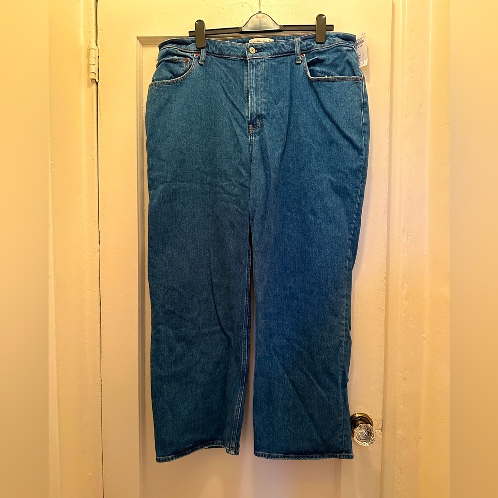 Abercrombie & Fitch, Plus-size, Short, 90’s Relaxed Jean High Rise